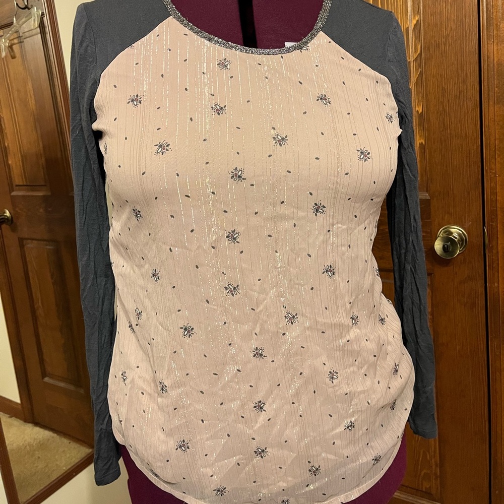 Maurice’s stretch blouse metallic detail size L